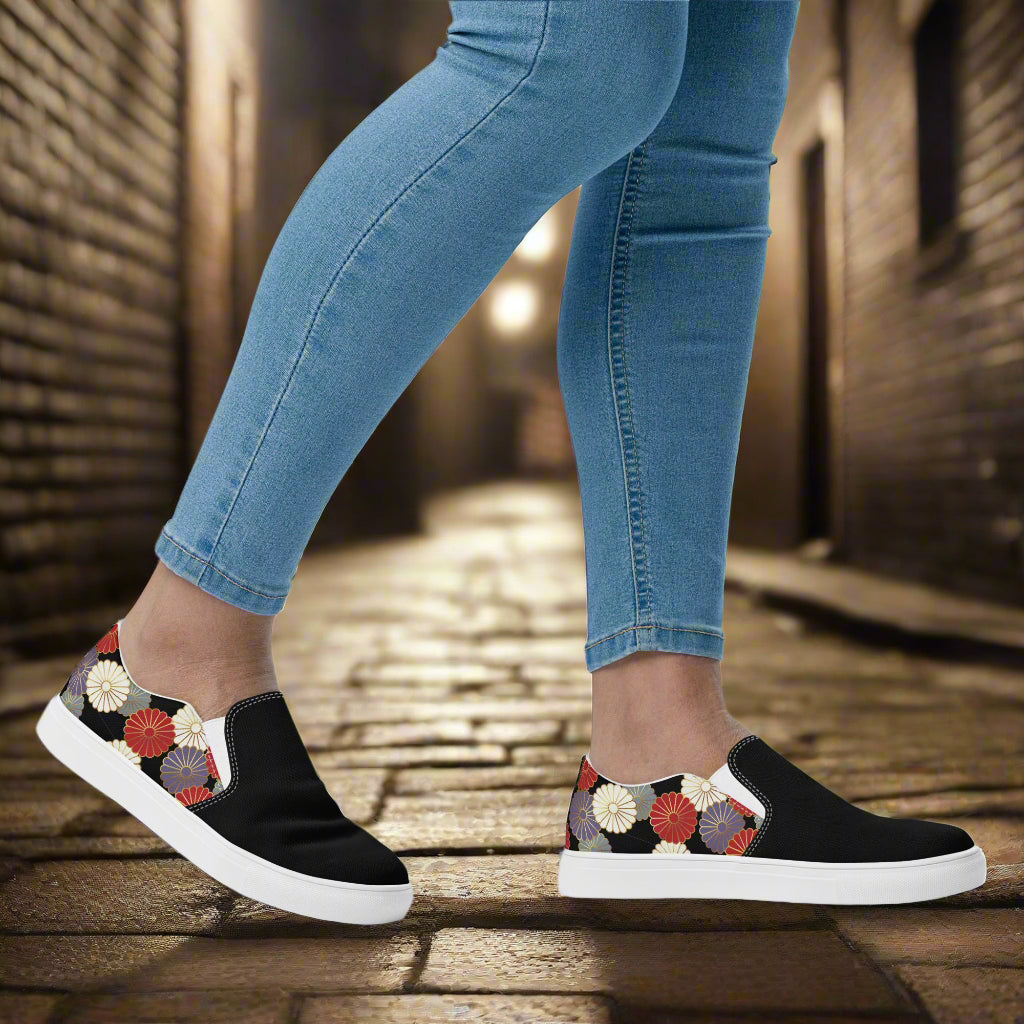 Slip-on Canvas Shoes Chrysanthemum Two Tone in black with floral design, perfect for casual wear