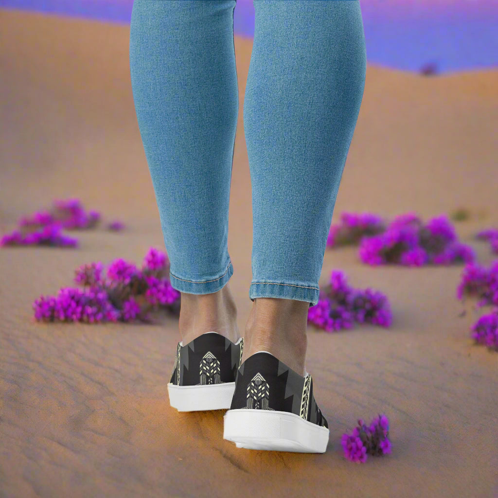 Slip-on Canvas Shoes Oljato Southwest Pattern with stylish design perfect for casual outings