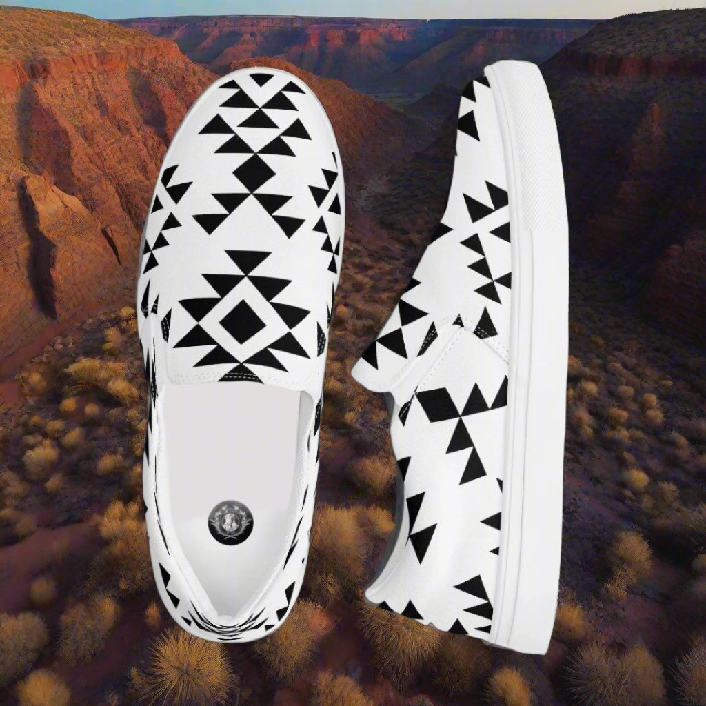 Southwest slip-on canvas shoes Sonora with a bold geometric black and white design