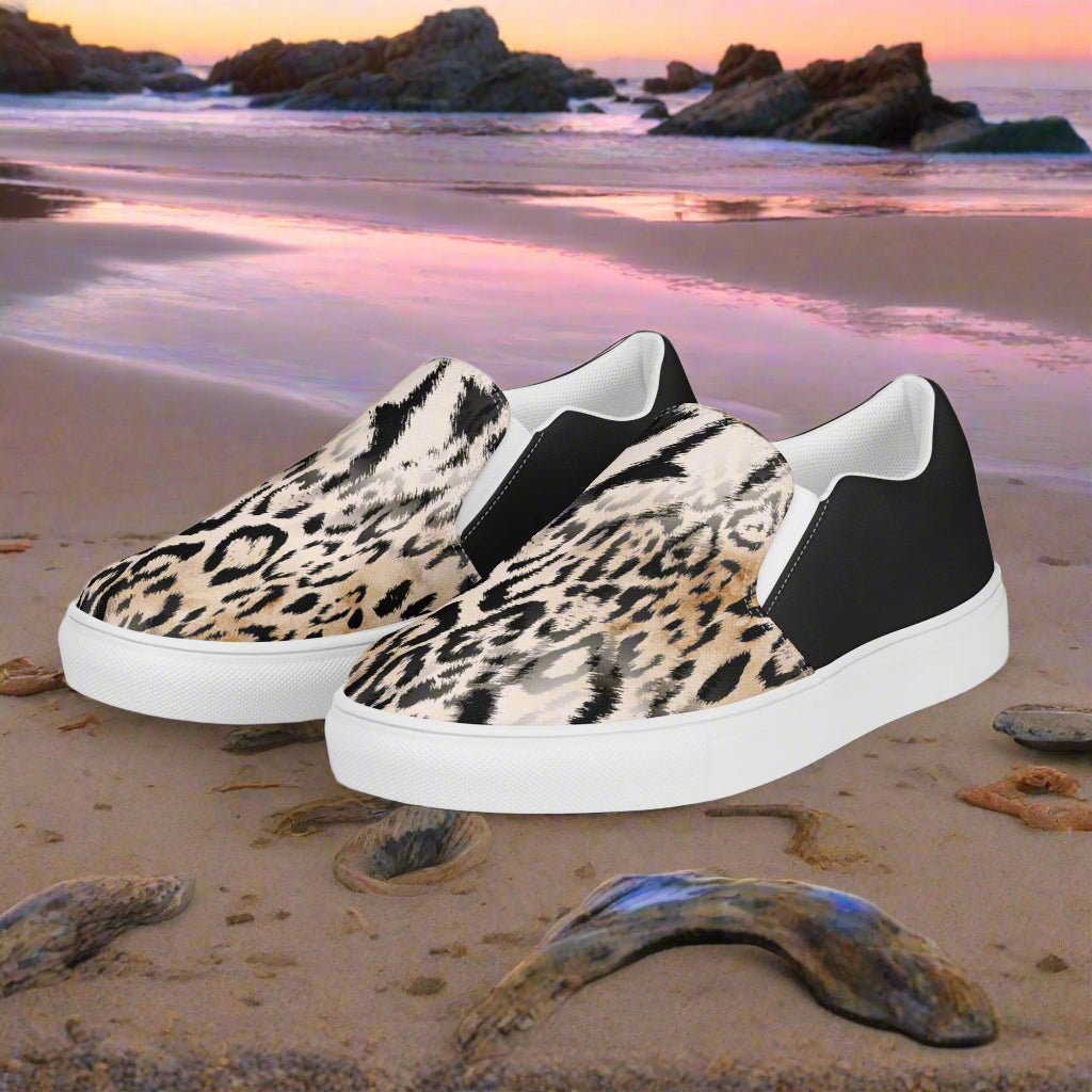 Leopard Halftone Slip-on Canvas Shoes with a Stylish Design for Everyday Wear