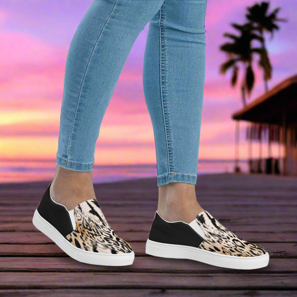 Leopard Halftone Slip-on Canvas Shoes with Stylish Design for Comfortable Everyday Wear
