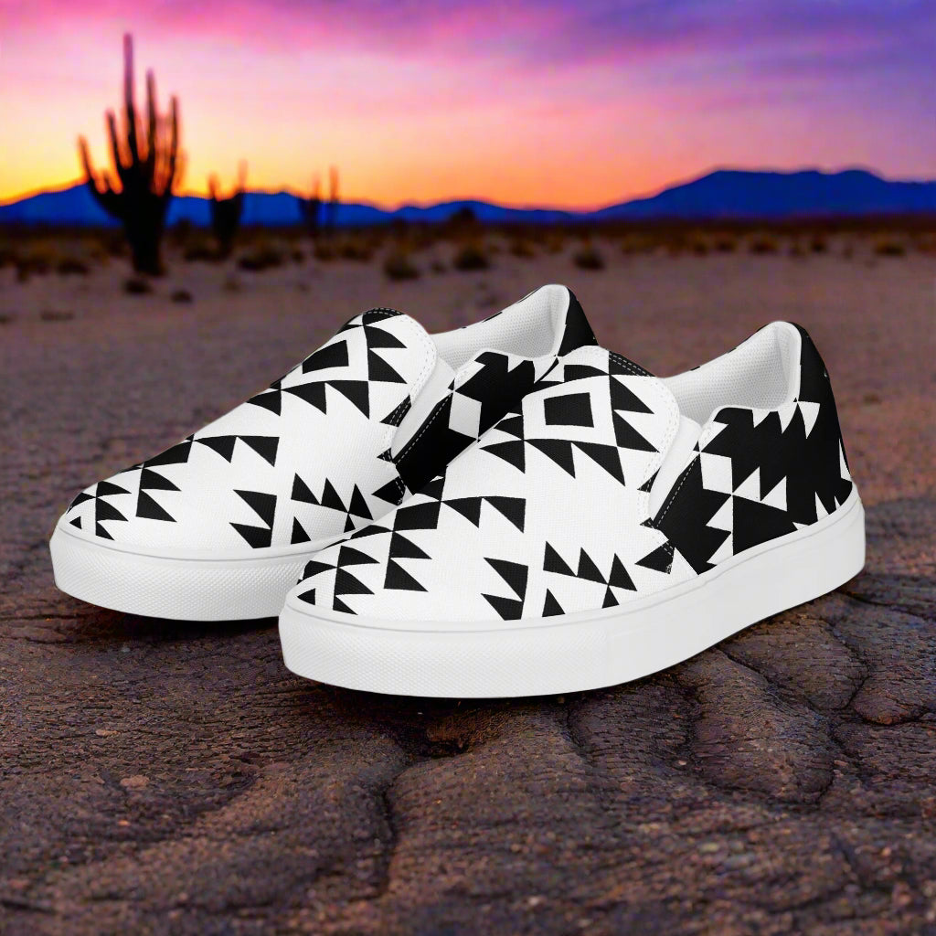 Stylish Slip-On Canvas Shoes Sonora Reverse Halftone with Bold Black and White Geometric Design