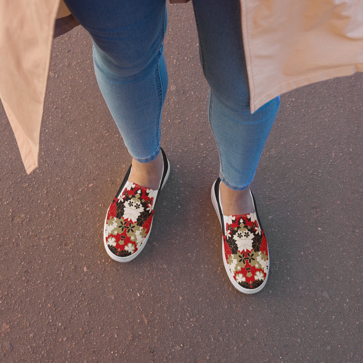 Silk Road | Women’s Slip-on Canvas Shoes | Black Lotus Halftone