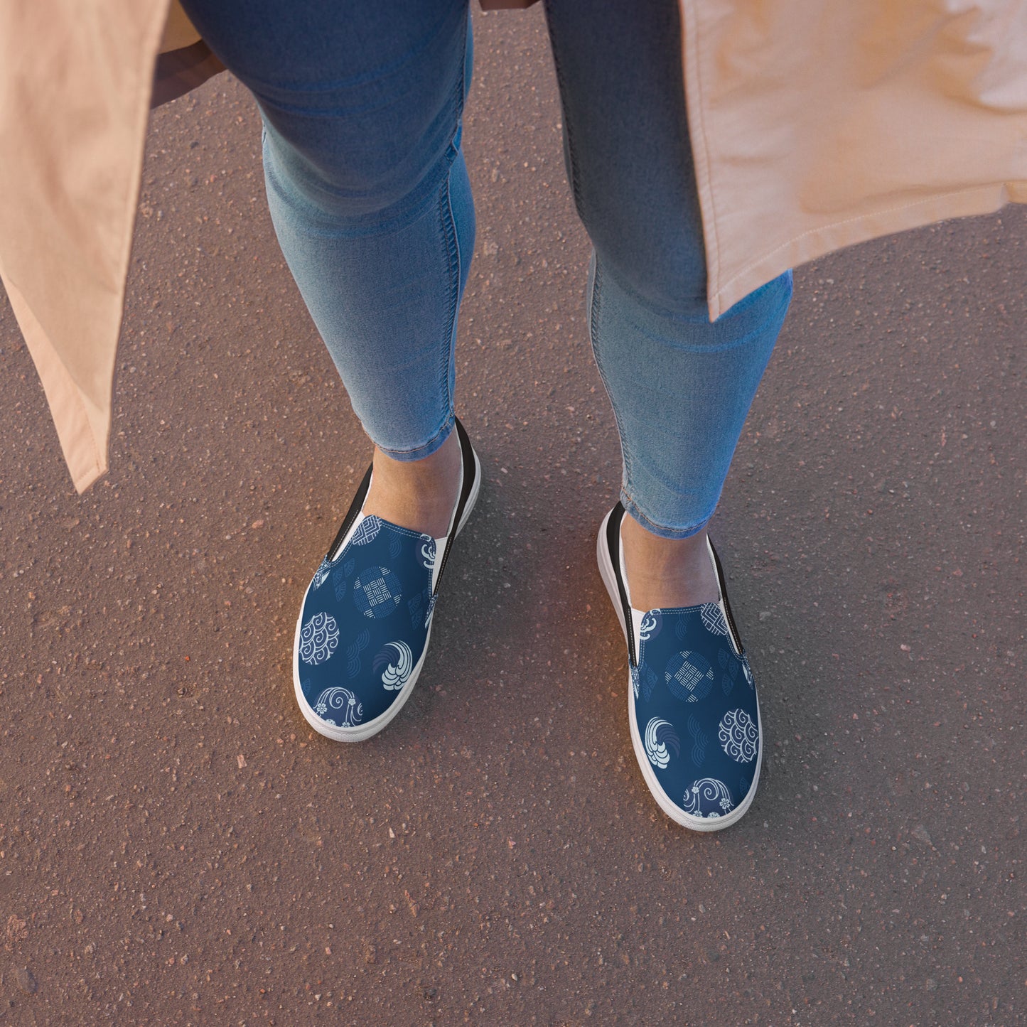 Silk Road | Women’s Slip-on Canvas Shoes | Blue Seals Halftone